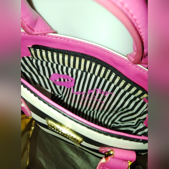 Super cute Betsey Johnson polka dot striped crossbody purse with embellishments - Picture 10 of 14